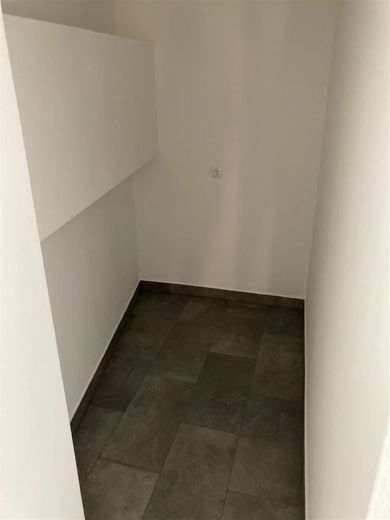 Großzügige 2-Zimmerwohnung mit Vinylbelag, Balkon, Wanne und Dusche! Vormieter verkauft EBK – PHOTO-2021-11-19-11-28-49_4