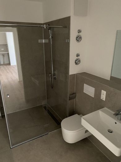 First occupancy! Modern 2-room new-build apartment with fitted kitchen in Nuremberg – commission-free – Bad