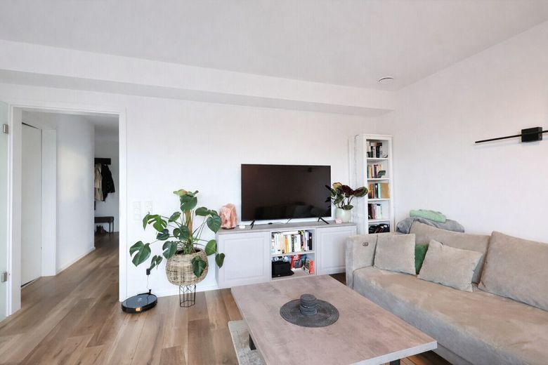 Barrierefreie moderne Eigentumswohnung mit Balkon – Wohnzimmer