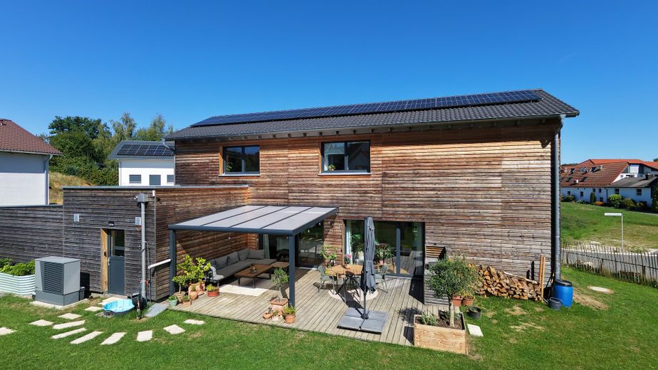 Neubau 2023 | KfW-40+ | PV + Speicher | 135 qm Wohnfläche | 635 qm Grundstück mit Südgarten – Hausansicht