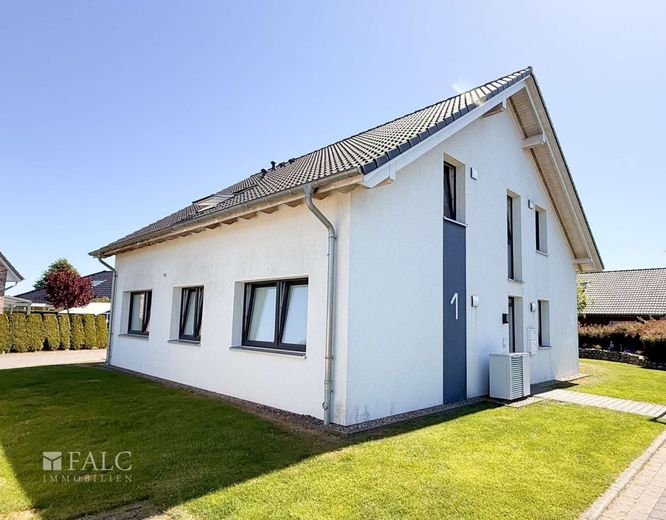 Hell. Offen. Energieeffizient. KfW-40-Wohnung mit sonniger Terrasse und Garage – Außenansicht - Bild 3