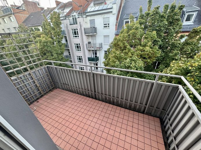 Bright 2-room apartment with balcony in a prime location – Photo 2