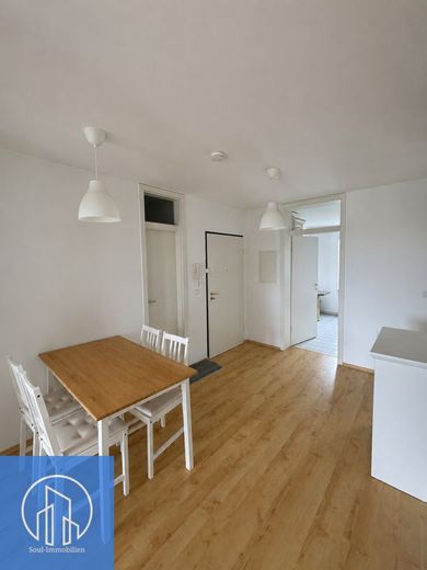 Familienfreundliche 3,5-Zimmer-Wohnung mit West-Loggia, EBK &amp; Tiefgaragenstellplatz – Flur 1.0