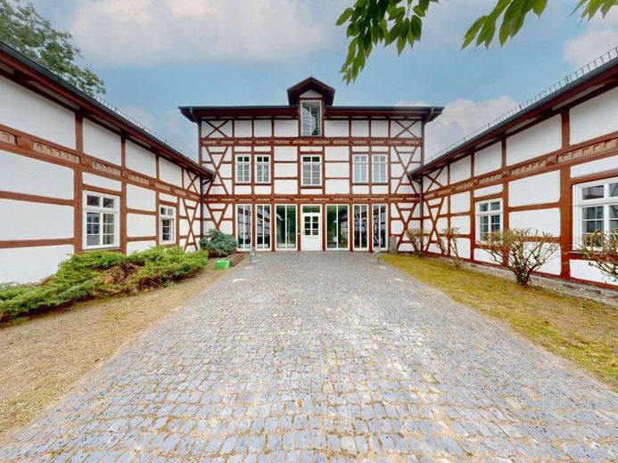 Historisches Fachwerkjuwel mit 1.500 m²: Wohnen, Gewerbe oder Ferienwohnungen an der Elbe – Foto 1