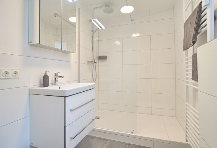 Komfortable, helle Wohnung mit neuer und hochwertiger Ausstattung, sehr ruhig gelegen – 398aa6aef9d3bbfb4fc22205437706db44290514.jpg