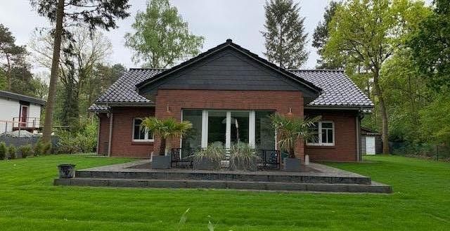 Charmantes Einfamilienhaus mit großzügiger Doppelgarage in gefragter Lage von Gifhorn‑Winkel – फोटो 1