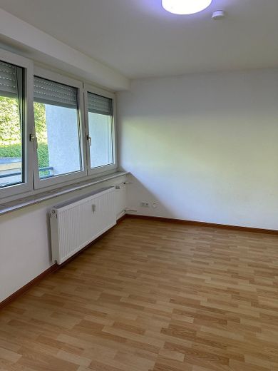 Bonito apartamento de 2 habitaciones en Kusel, incluidos gas y electricidad – Schlafzimmer Bild II