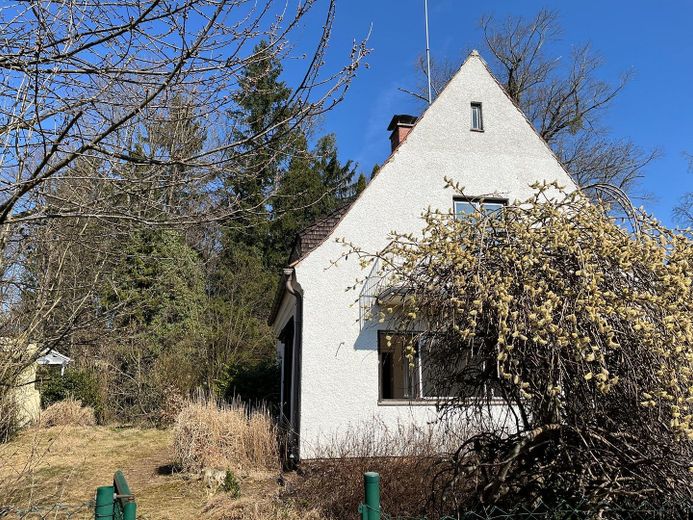 Splendido terreno di rara bellezza nella posizione migliore di Stockdorf – Hausansicht frontal