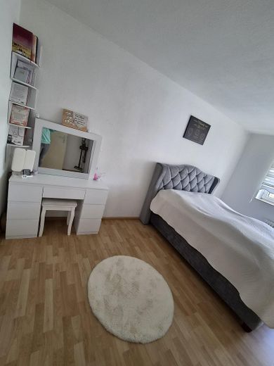 ...Platz für Schminktisch