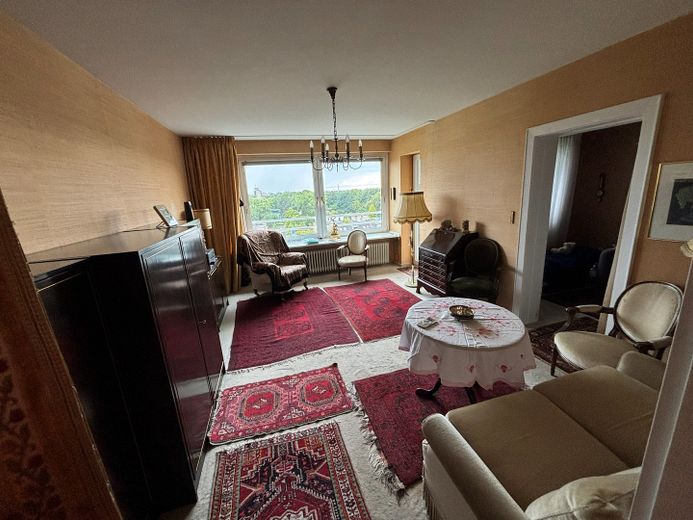 2-Zimmer Wohnung mit Balkon und Außenstellplatz – Wohnzimmer
