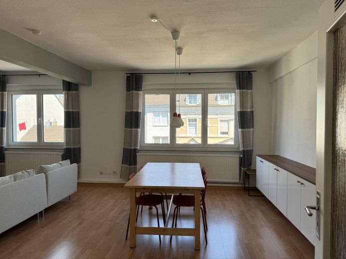 Provisionsfrei,renoviert,ruhig,95qm Wohnung 3,5 Zimmer+Küche mit EBK,Tageslichtbad,Südbalkon – Wohnzimmer