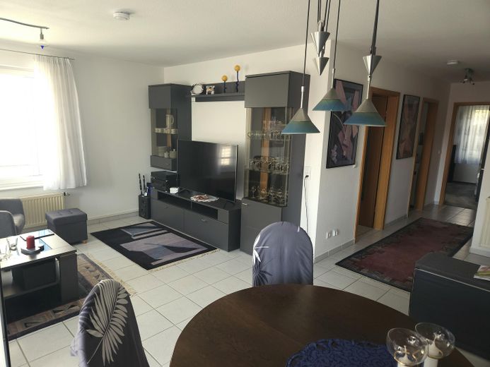 Gepflegte 2-Zimmer-Wohnung mit Balkon und Einbauküche in Leonberg-Gebersheim – Wohnzimmer_2