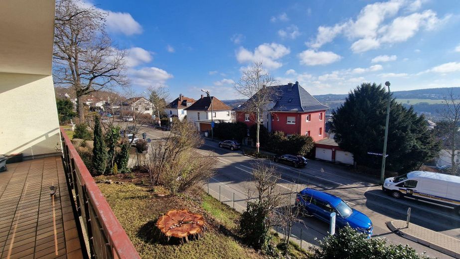 Aantrekkelijk 4,5-kamerappartement met garageplaats en TOP-uitzicht! – Foto 4