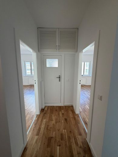 Frisch sanierte, bezugsfreie 3-Zimmer-Wohnung mit Eichenparkett in ruhiger Lage Prenzlauer Berg – Flur