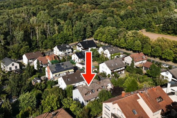 DIETZ: Appartamento di 5 locali all’ultimo piano con garage, balcone in edificio di 7 unità abitativa riqualificato energeticamente! Vicino al margine del bosco!