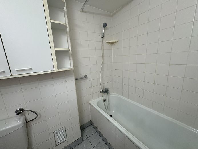 Sin comisión y disponible de inmediato en Gostenhof: 2 min hasta el metro, 10 min hasta Plärrer – Badezimmer mit Wanne