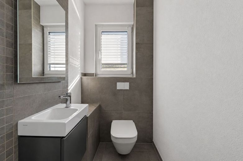 Modernes Familienglück in ruhiger Lage - energieeffizientes Einfamilienhaus mit Garten, Smart Home und Doppelgarage – Gäste WC