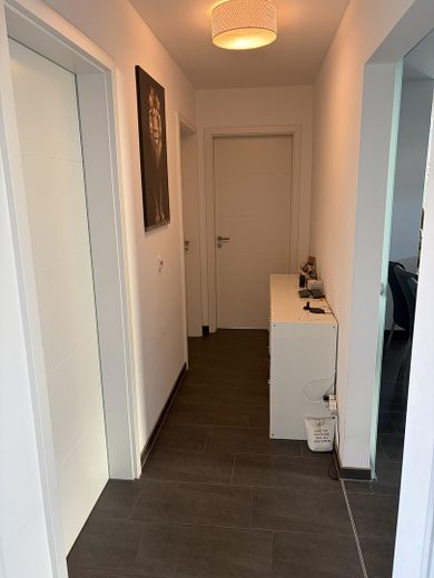 Dresden yakınında modern bir yuva: Havuz, fotovoltaik, depolama, Wallbox ve garaj – Fotoğraf 18