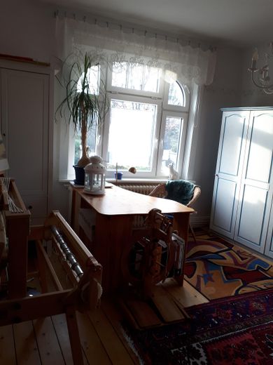 Lichtdurchflutetes Büro