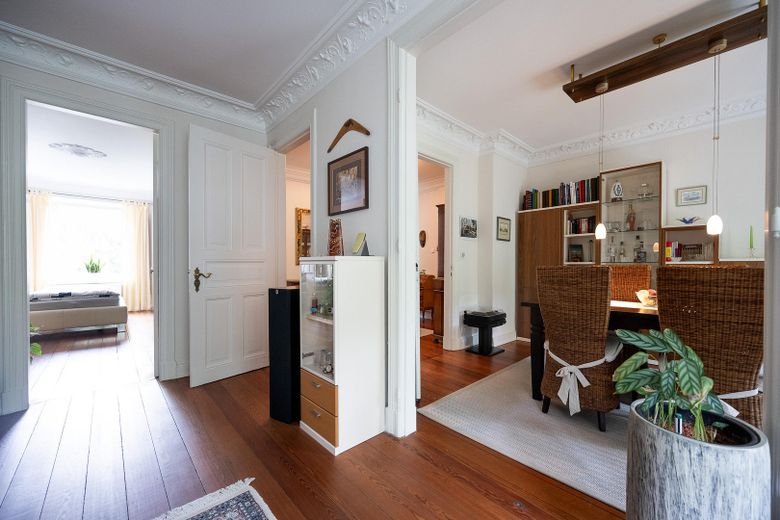 Bellissimo appartamento d'epoca in Ulmenstraße presso Stadtpark - da privato – Wohn- und Esszimmer