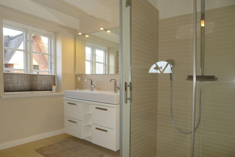 2. Bad im OG m. Walk-in Dusche