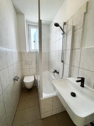 Sanasyondan sonra ilk kullanım - Yeni zemin/mutfak/banyo/pencereler - Heilbronn'da merkezi konum – Bad