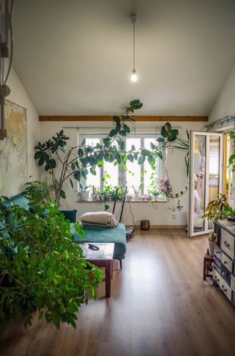 well-located maisonette condominium apartment with underground parking, only 200m to Wiesengrund! – Wohnzimmer 2
