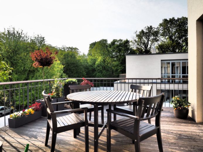 Ático en una amplia zona verde – Südwest-Terrasse