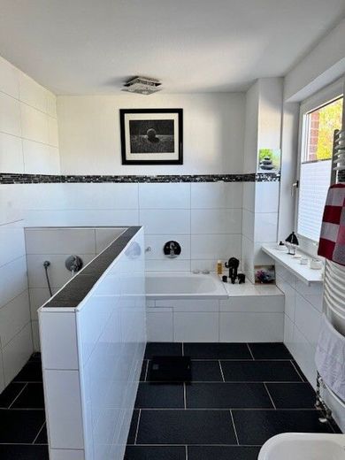 Doppelhaushälfte mit Einliegerwohnung zum Kauf – Vollbad