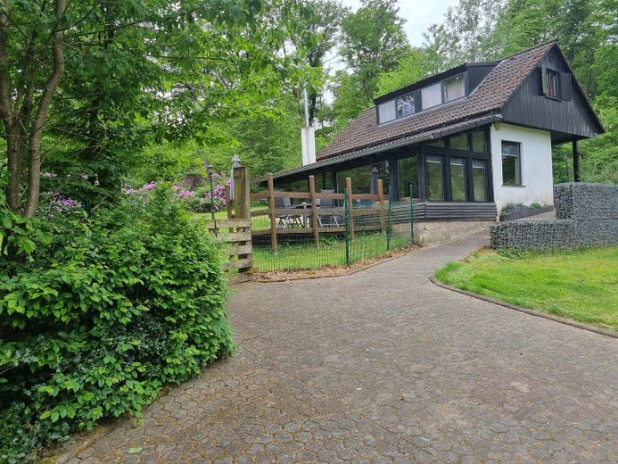 Landhaus mit zusätzliches Einfamilienhaus und großer Garage in Alleinlage im Wald – Das Einfamielienhaus