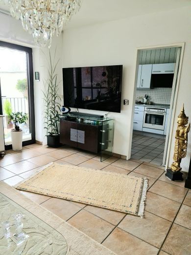 Helle 3 Zimmer-Wohnung in Eicken – Wohnzimmer