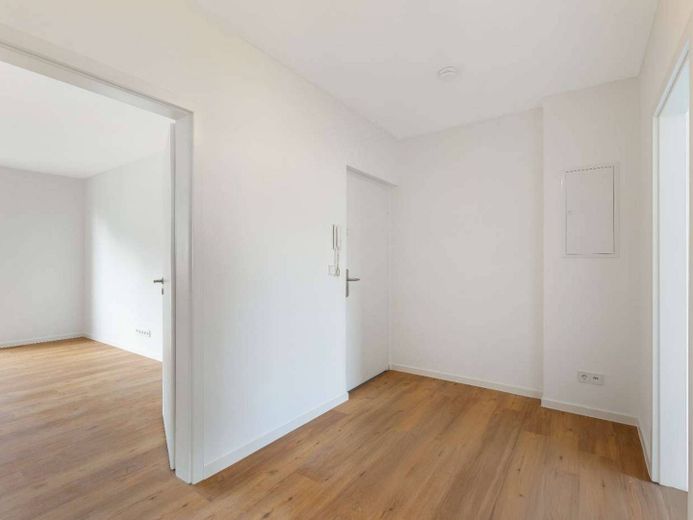 Köln'ün Südstadt semtinde BALKONLU ve GÖMME MUTFAKLI yenilenmiş 4 odalı daire – Flur (Musterbild)