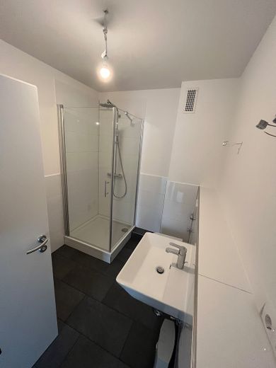 Bad mit Dusche und WC
