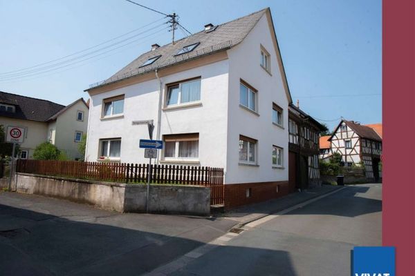 Großes Massivhaus mit Fachwerk-Torhaus, Scheune & Nebengebäude. Käuferprovisionsfrei!