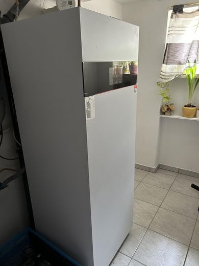 Nowoczesny solidny dom z 4 pokojami, basenem, wiatą na samochód i dużym ogrodem – Zdjęcie 22