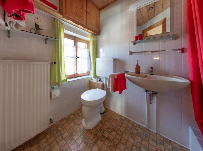 Louer un appartement meublé de 2 pièces dans un emplacement privilégié à Schliersee pour 1 à 6 mois à partir du 15.9.26 – Bad