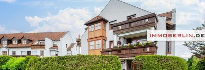 IMMOBERLIN.DE - Atractivo piso con balcón soleado y plaza de garaje subterránea en el cinturón periférico de Berlín