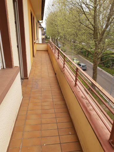 Schöne 2-Zimmerwohnung mit Balkon,Dusche,Stellplatz, neu zu vermieten – Balkon