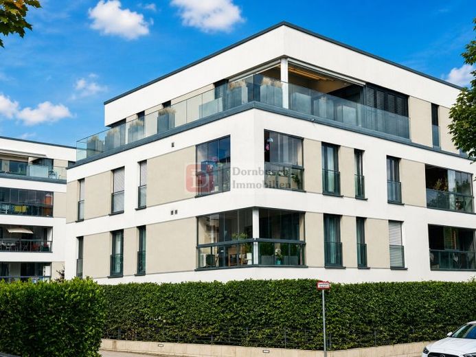 Top !! Spacieux appartement de 4 pièces avec jardin d’hiver et emplacement en parking souterrain – Photo 1