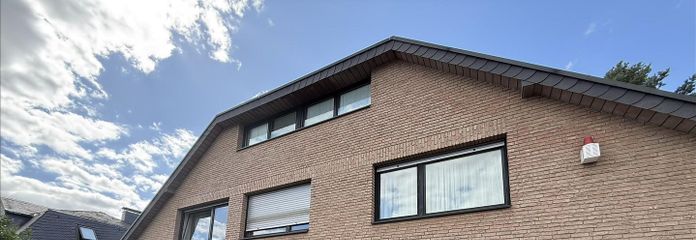 137 m² Maisonette im Zweifamilienhaus – 4 Zimmer, große Wohnküche, 2 Bäder & eigener Eingang – Haus aussen