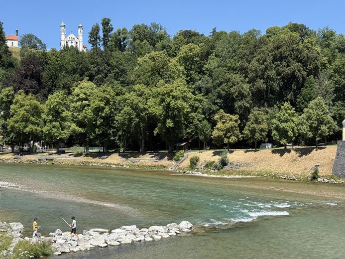 Hochparterre mit ca. 85 m² plus Gartenanteil – barrierearm wohnen zwischen Isar und Alpen – Isar und Kalvarienberg