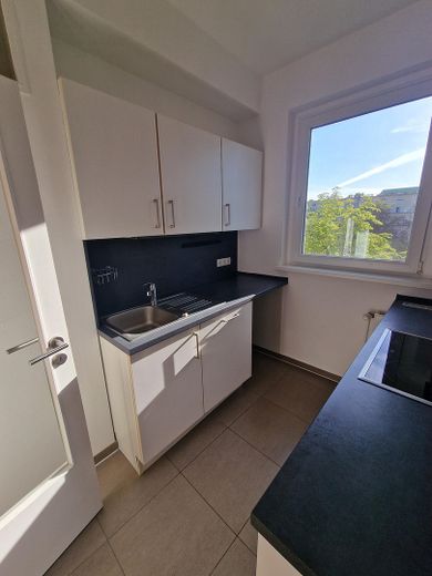 Sehr helle 2-Zi.-Whg., saniert, mit EBK, 4.OG mit Aufzug, Kudamm-Nähe – Küche
