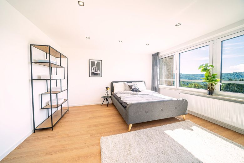 Sofort bezugsfrei: Barrierefreie 135m²-Wohnung (3 Zi.) mit Balkon, Stellplatz, Pool & Sauna – Kleineres Schlafzimmer 3