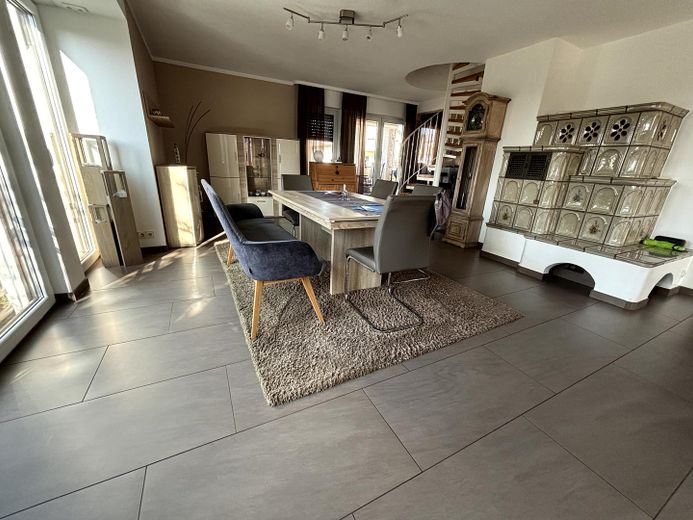 1. OG Essbereich, Kachelofen