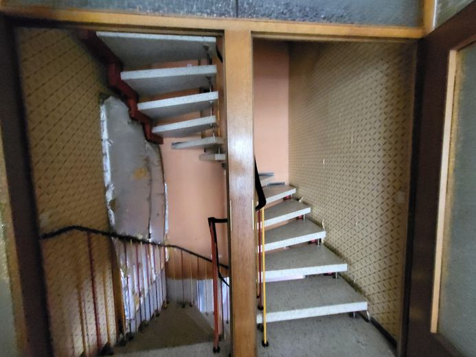 Edificio residenziale versatile da ristrutturare con fienile a Unterensingen – Treppenhaus
