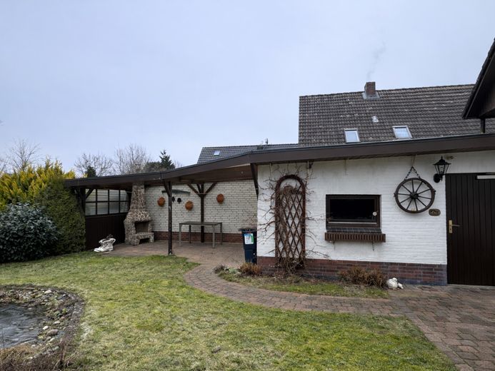 Einfamilienhaus mit ca. 325 m² Wohn- und Nutzfläche in ruhiger Wohnlage von Trittau – Garten Überdachung