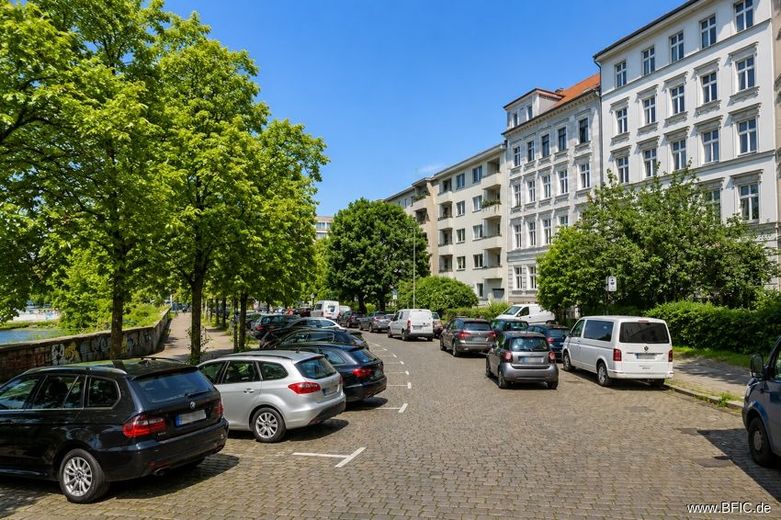 Balkon-Ausblick auf Engelbecken und Michaelkirchplatz - 3-Zimmer-Wohnung, bezugsfrei in Kürze – Leuschnerdamm