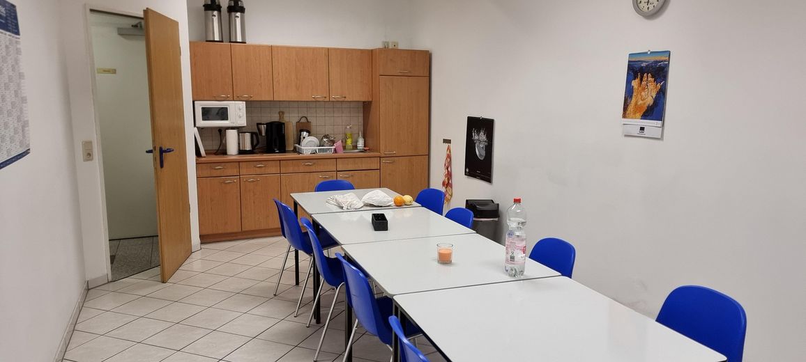 Industrie-/Logistikstandort mit Büro- und Sozialflächen| 6.000 € Kalt| 3,83 €/m² | 3D-Scan – EG Teeküche 1/2 + Pausenraum