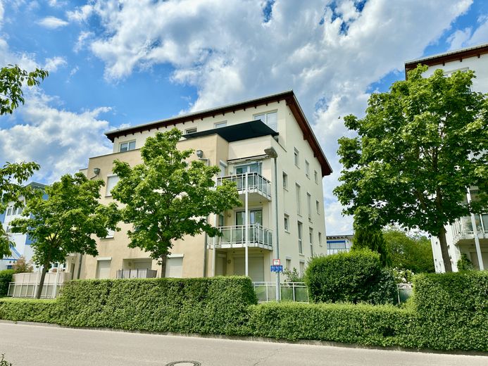 Großzügiges Wohnen mit Balkon: Gepflegte Eigentumswohnung inklusive EBK – Außenansicht