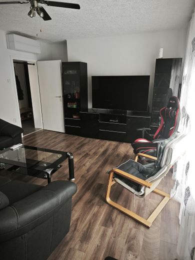 Zentrum Neu-Ulm: Klimatisierte 3-Zimmer-Wohnung mit 2 Balkonen (74 m²) Provisionsfrei! – Wohnzimmer 2